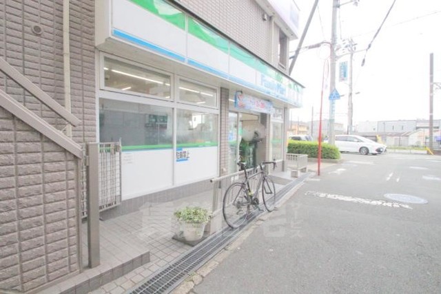 コンビニ　ファミリーマート　豊津駅前（コンビニ）まで447m