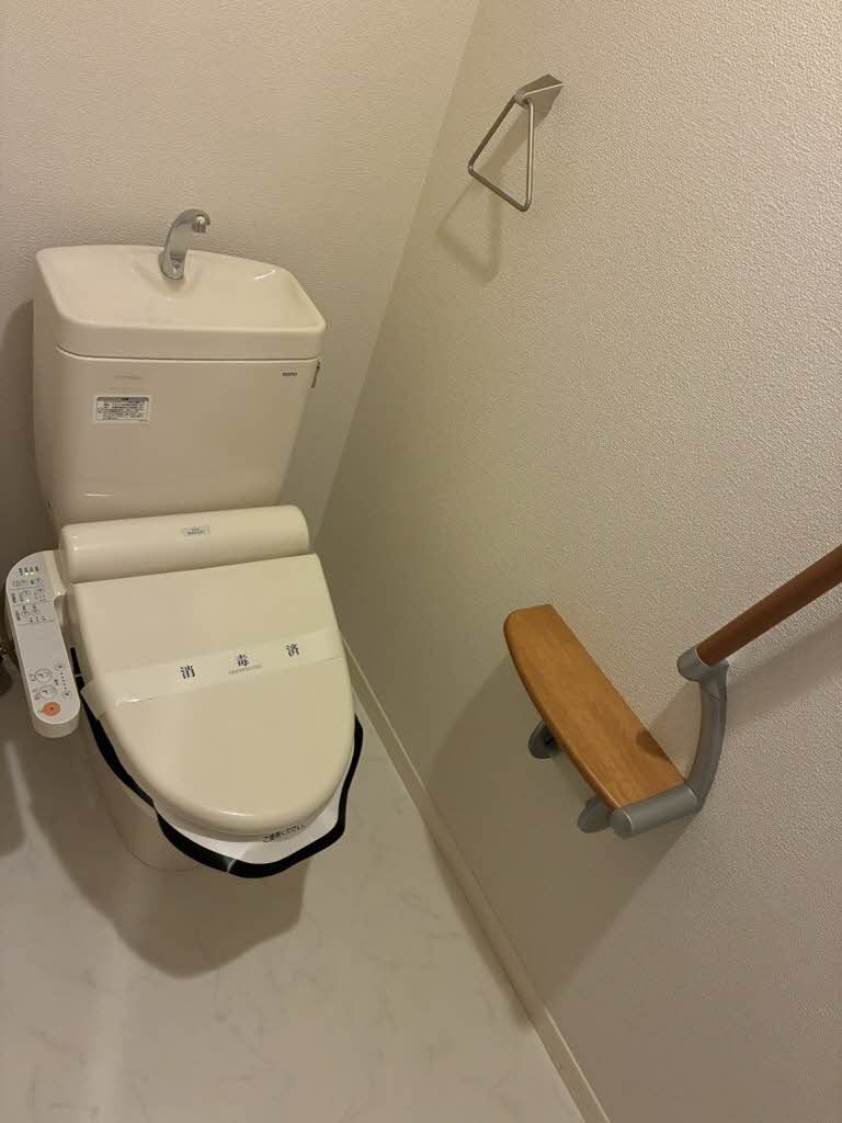 トイレ　毎日つかうものだからこそ、人にやさしく、清潔な機能付便座で…