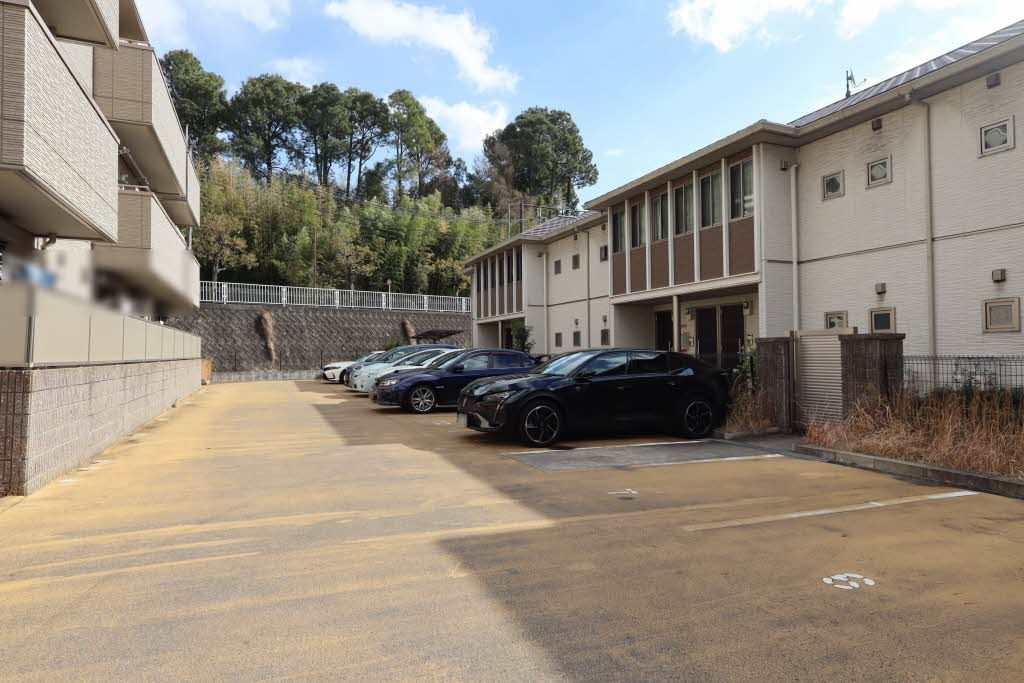 建物外観　駐車場
