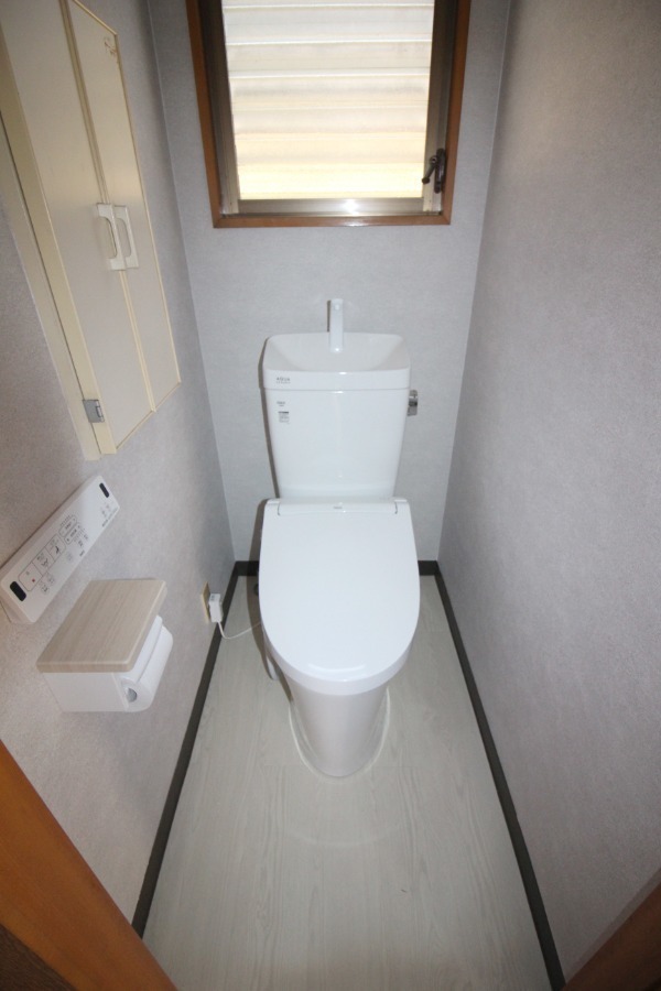 トイレ　トイレ温水洗浄便座