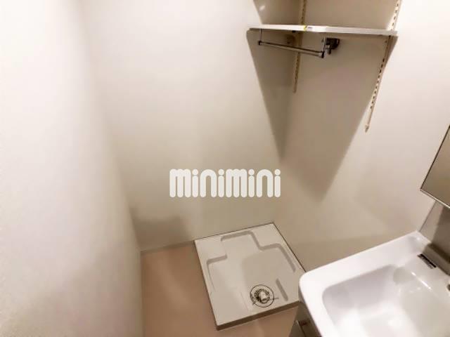 その他　ランドリー式棚があります
