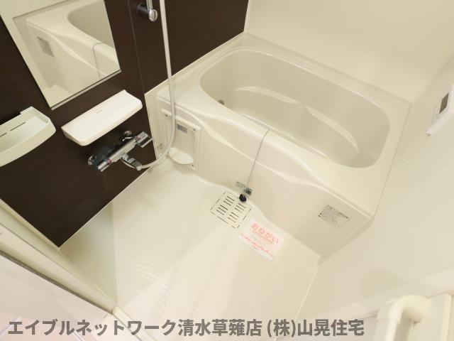 バス・シャワールーム　落ち着いた空間のお風呂です