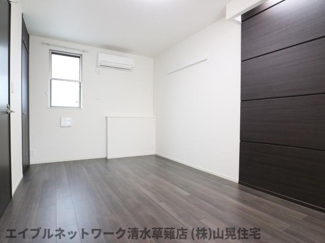 居室・リビング　こちらの居間で趣味の時間をお楽しみください