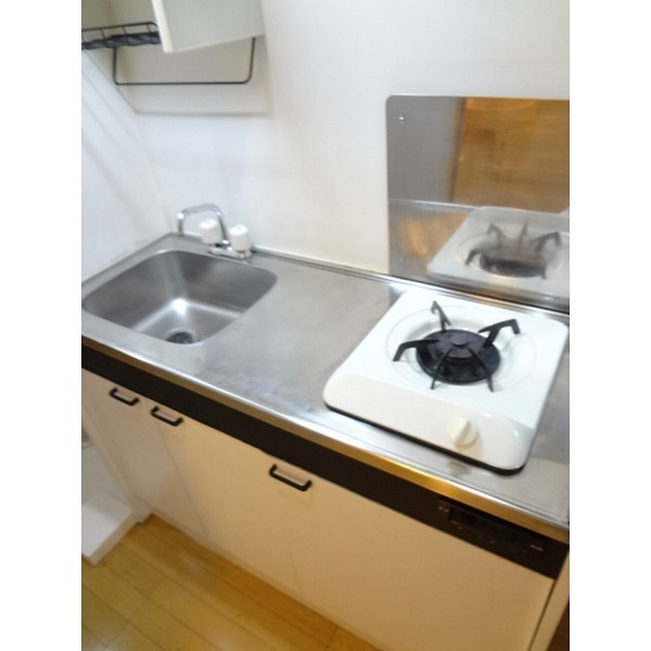 その他　コンロ完備です。（同物件別部屋の写真）