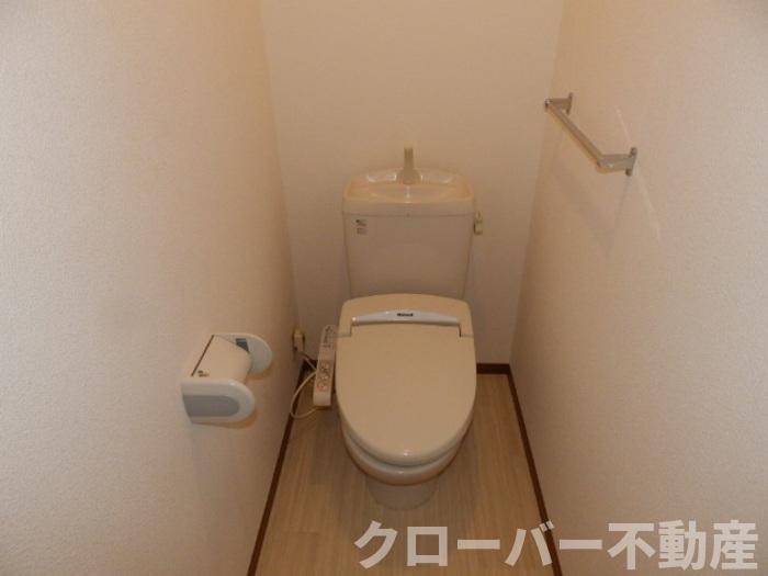 トイレ　温水洗浄暖房便座