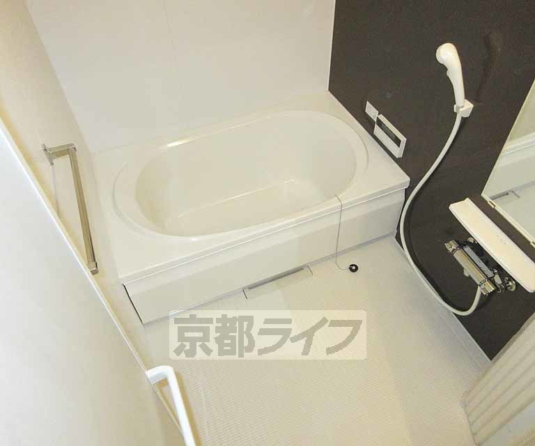 バス・シャワールーム　広々したお風呂です