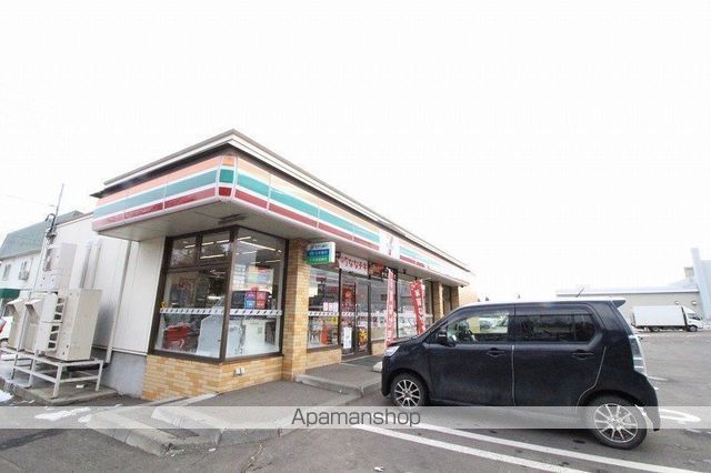 コンビニ　セブンイレブン（コンビニ）まで784m