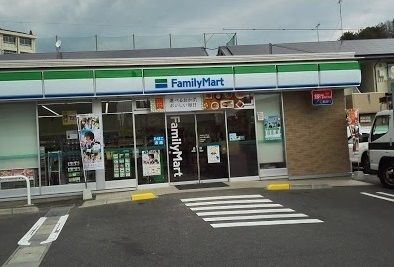 コンビニ　ファミリ－マ－ト（コンビニ）まで700m