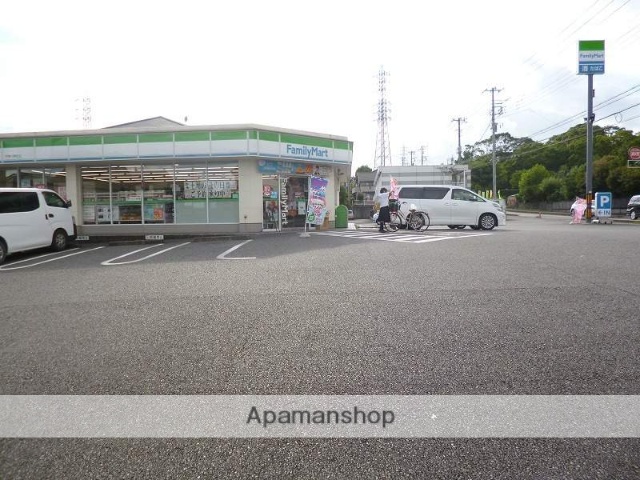コンビニ　ファミリーマート（コンビニ）まで509m
