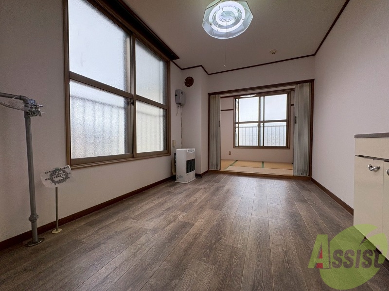 居室・リビング　広くてキレイなお部屋が広がっていて、充実した生活が送れそう。