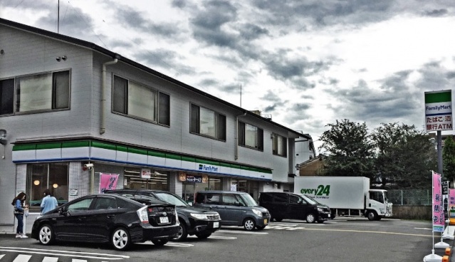 コンビニ　ファミリーマート山科三条通店（コンビニ）まで275m