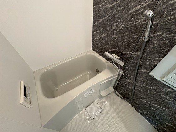 バス・シャワールーム　※別部屋の写真です