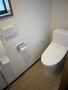 トイレ　トイレは温水洗浄便座付き♪人気のバストイレ別です♪窓のあるト