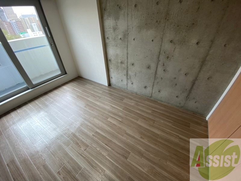 その他部屋・スペース　寝室はこちらです。光が差し込む、温かみのあるお部屋です。