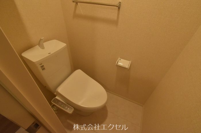 トイレ　同建物別室の写真です。