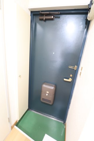 玄関　※別号室の参考写真です