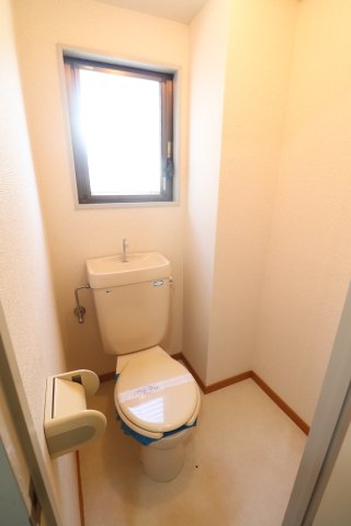 トイレ　※別号室の参考写真です