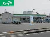 コンビニ　ファミリーマート（コンビニ）まで353m