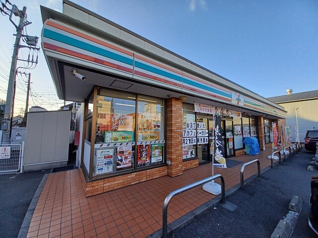 コンビニ　セブン－イレブン足立鹿浜２丁目（コンビニ）まで493m