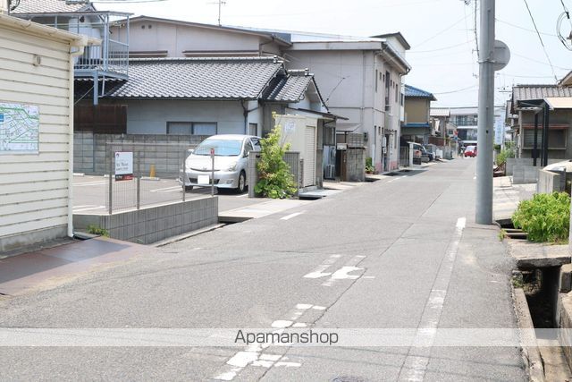 小学校　福山市立西小学校（小学校）まで689m