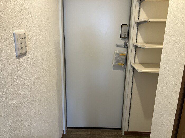 玄関　同社施工別物件イメージ写真