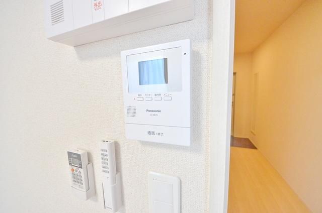 その他設備　モニター付きインターホンで来訪者を事前にチェック♪