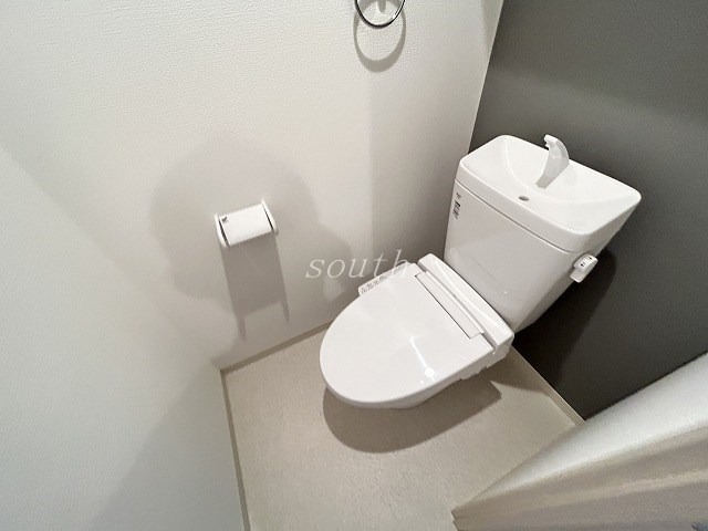 トイレ　ウォシュレット付きのトイレ