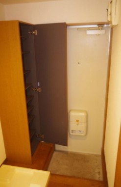 玄関　※別号室の写真です。現況を優先します。