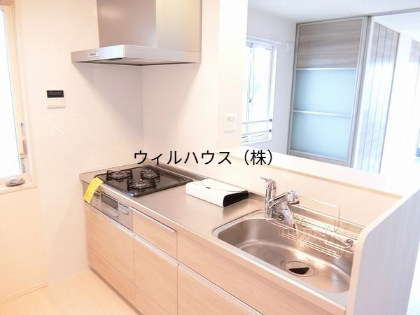 キッチン　３口コンロ付きシステムキッチン！
