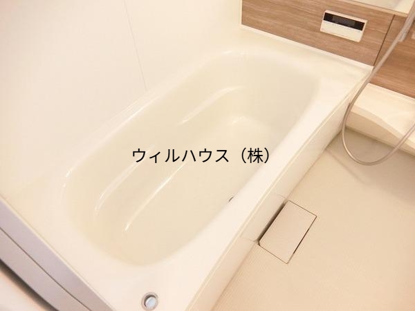 バス・シャワールーム　浴室乾燥機、追焚機能付の広々バスルーム！