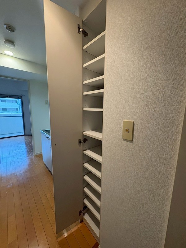 玄関　※同物件別部屋参考画像
