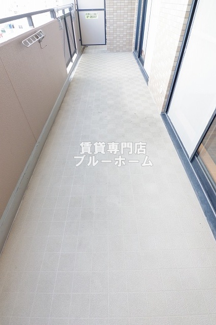 バルコニー　横幅・奥行き共に広さがございます！