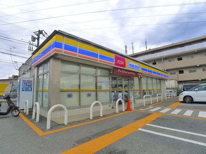 コンビニ　ミニストップ（コンビニ）まで751m