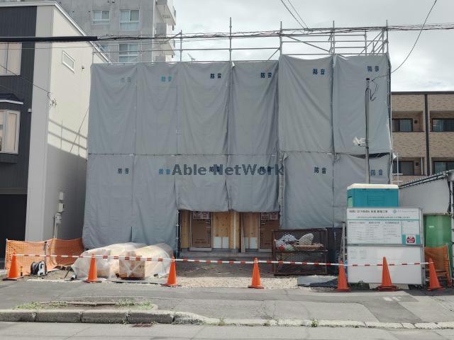 建物外観　建築中
