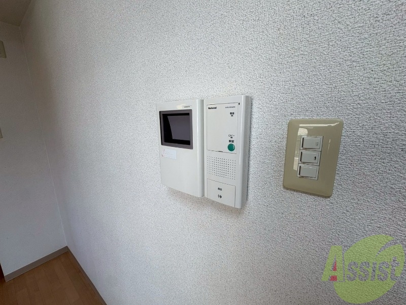 セキュリティ　ＴＶモニター付インターホンです。来客者の顔が見えるので安心！