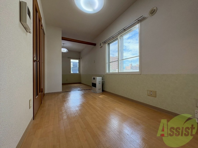 居室・リビング　広くてキレイなお部屋が広がっていて、充実した生活が送れそう。