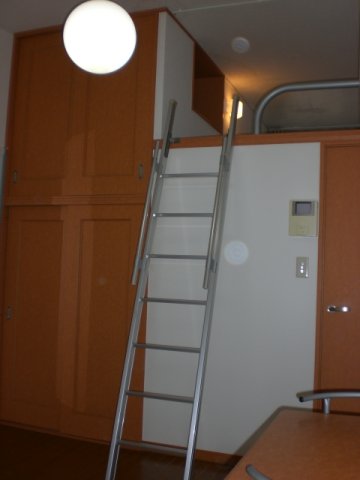 その他　２階は絨毯仕様