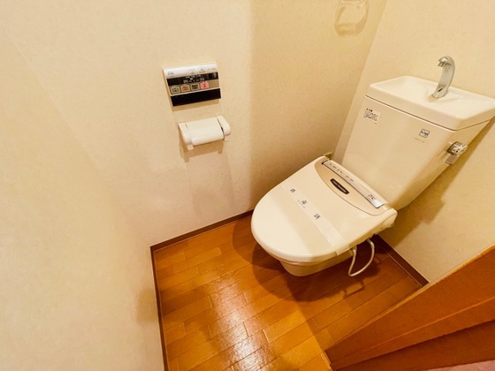 トイレ　※別号室の写真です。