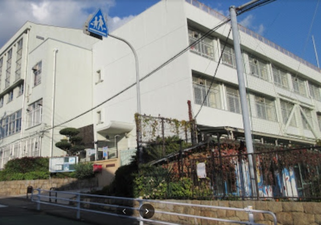 小学校　神戸市立霞ヶ丘小学校（小学校）まで600m