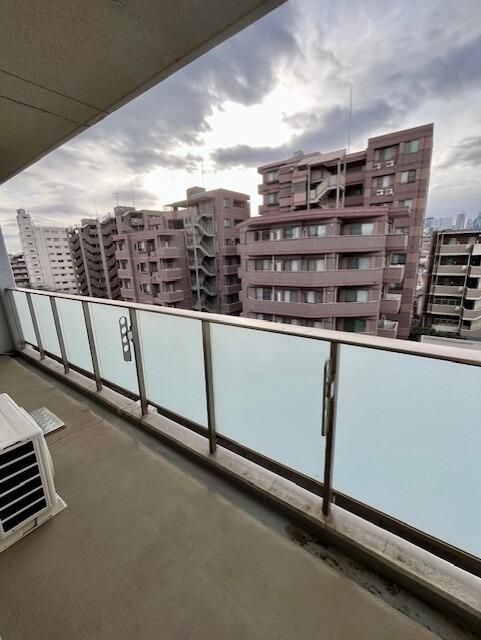 バルコニー　陽当たり良好なバルコニーです