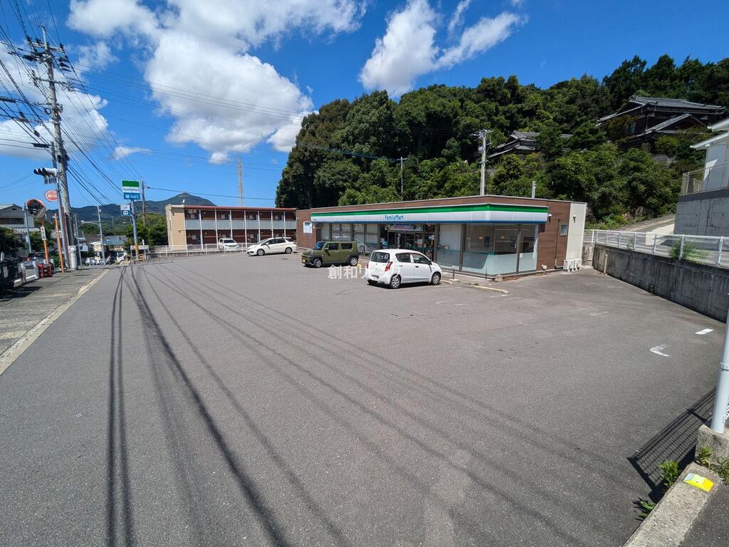 コンビニ　ファミリーマート長崎女の都店（コンビニ）まで799m