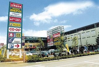 ショッピングセンター　SHOPS（ショッピングセンター）まで804m