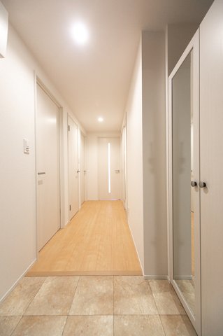 玄関　※写真は同タイプ住戸です。