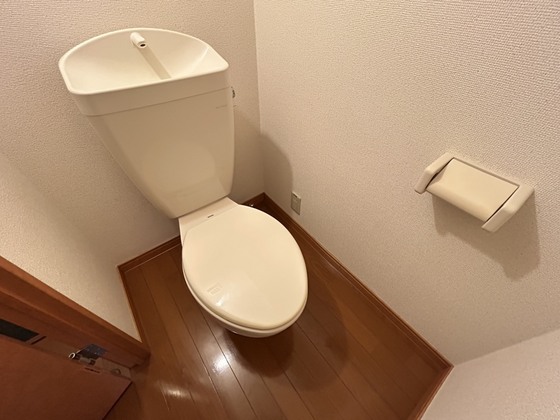 トイレ　※別号室の写真です。