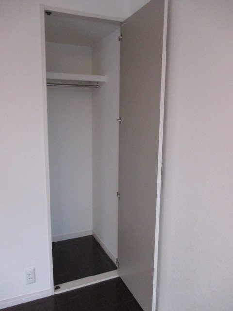 収納　同じ間取りの303号室の写真です。