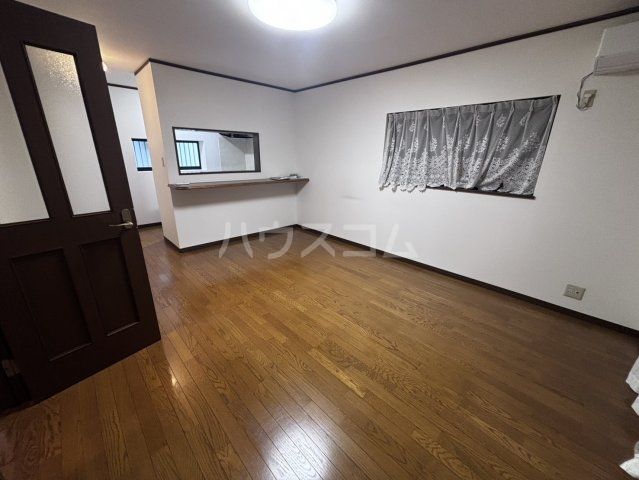 船橋市夏見1丁目戸建ての居間写真