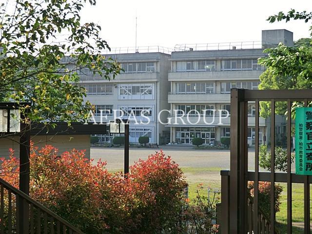 小学校　酒井根西小学校（小学校）まで746m