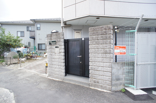 エントランス　防犯が気になる方におすすめのオートロック完備！