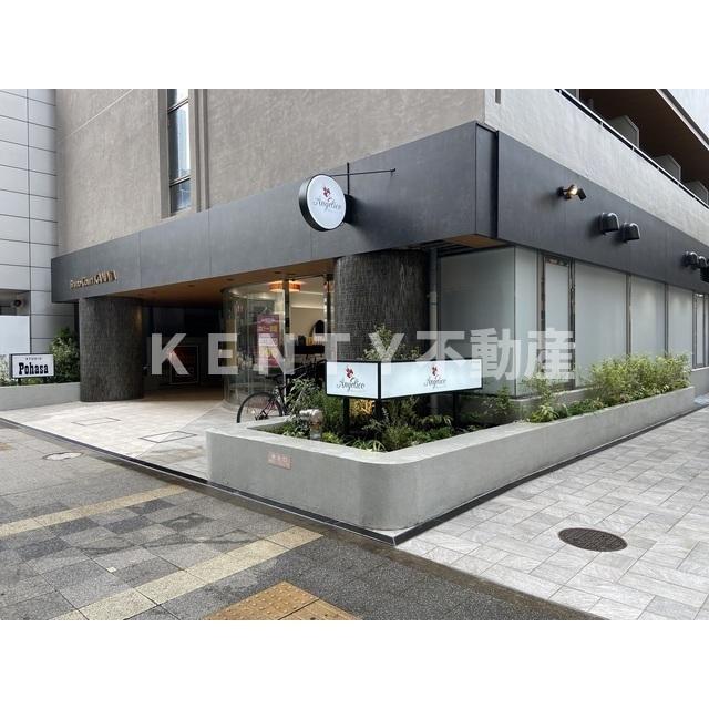 エントランス　落ち着いたエントランスです