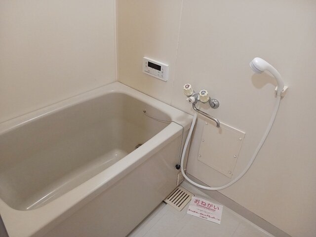 バス・シャワールーム　コンパクトで使いやすいお風呂です